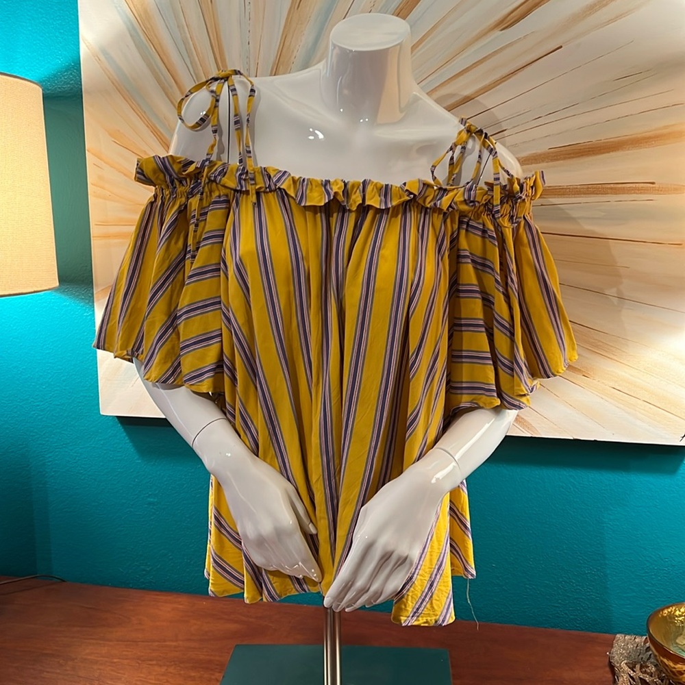 Vera Christina top, one of the most versatile tops you can have in your closet